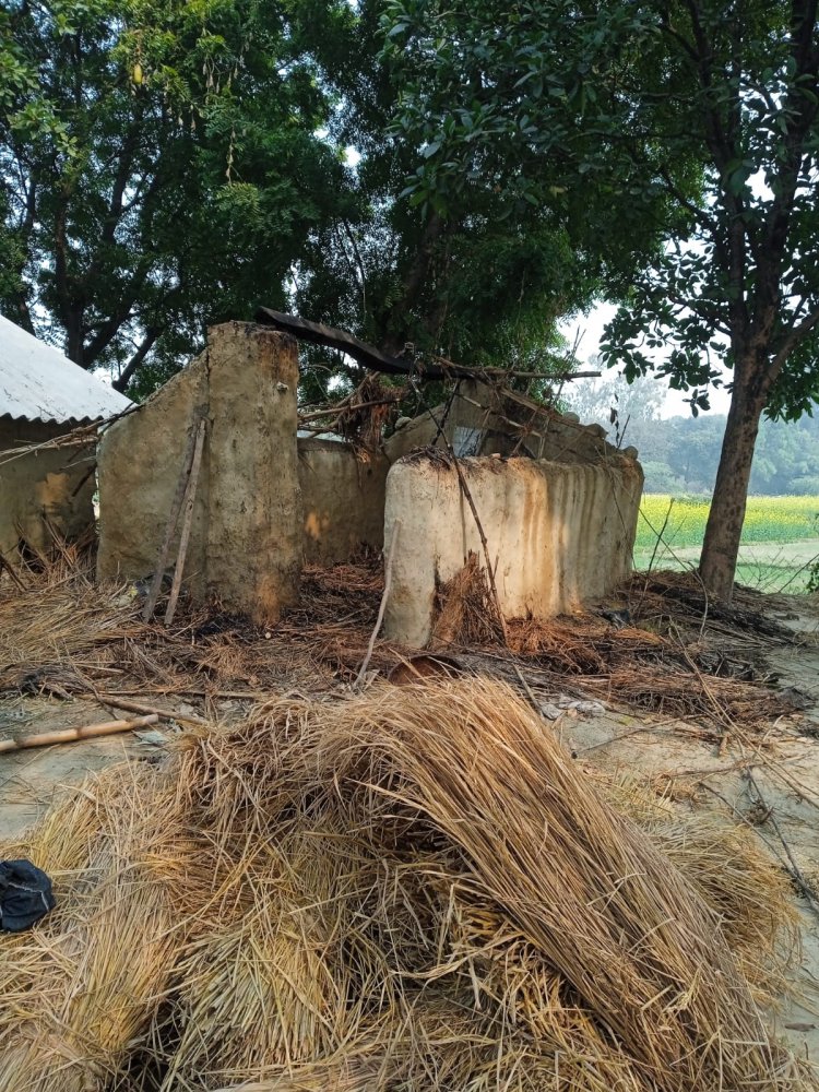 अलाव तापते समय झोपड़ी में लगी आग, आशियाना हुआ खाक