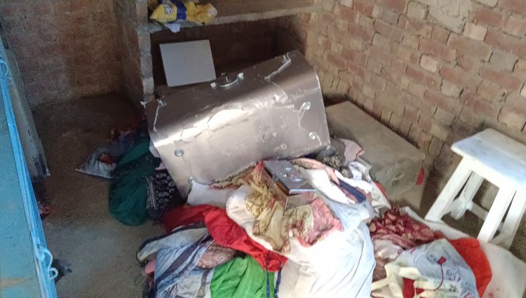 चोरों ने किया हजारों का माल साफ- ग्रामीणों में खौफ़.