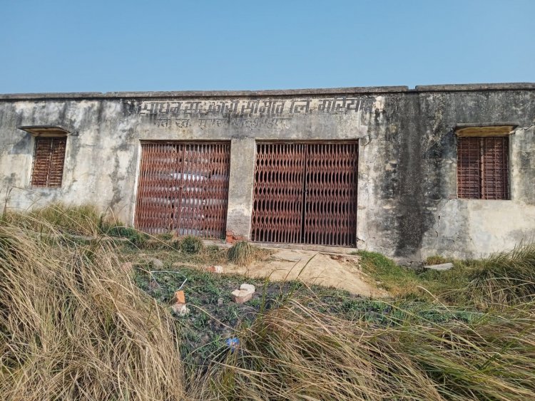 50 रुपये से अधिक पर बिक रही यूरिया, दर- दर भटक रहे किसान