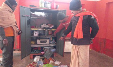 चोरों ने मंदिर से लाखों के आभूषण सहित दानपेटिका किया पार