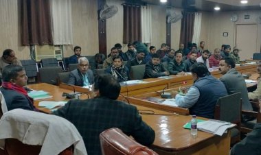 विकास भवन सभागार में जल जीवन मिशन कार्यक्रम की समीक्षा बैठक