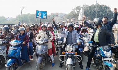 महिलाओं ने स्कूटी रैली निकाल लोगों को पढ़ाया सड़क सुरक्षा का पाठ