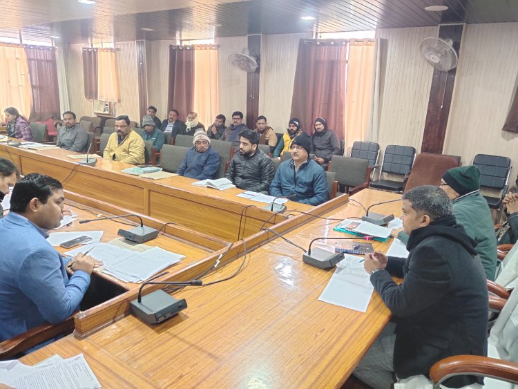 विकास  भवन के सभागार में  समीक्षा बैठक  सम्पन्न