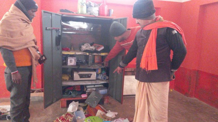 चोरों ने मंदिर से लाखों के आभूषण सहित दानपेटिका किया पार