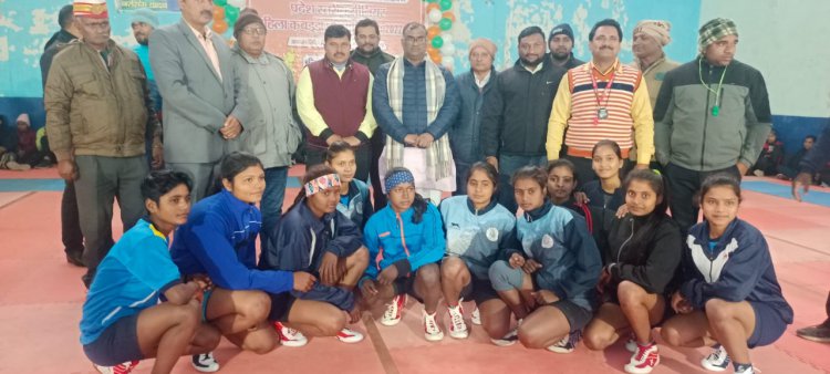 इन्दिरा गांधी स्पोर्टस स्टेडियम सिद्दीकपुर में महिला कबड्डी प्रतियोगिता का उद्घाटन