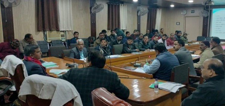 विकास भवन सभागार में जल जीवन मिशन कार्यक्रम की समीक्षा बैठक