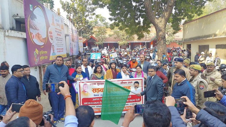 महिलाओं ने स्कूटी रैली निकाल लोगों को पढ़ाया सड़क सुरक्षा का पाठ