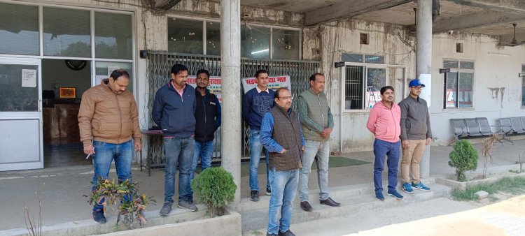 दोपहिया वाहन तभी जब हेलमेट लगाएंगे सड़क संकेतों का पालन करेंगे, विजय प्रताप इंस्टीट्यूट