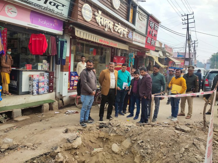 जौनपुर शहर हेतु निर्माणाधीन सीवरेज योजना की समीक्षा बैठक