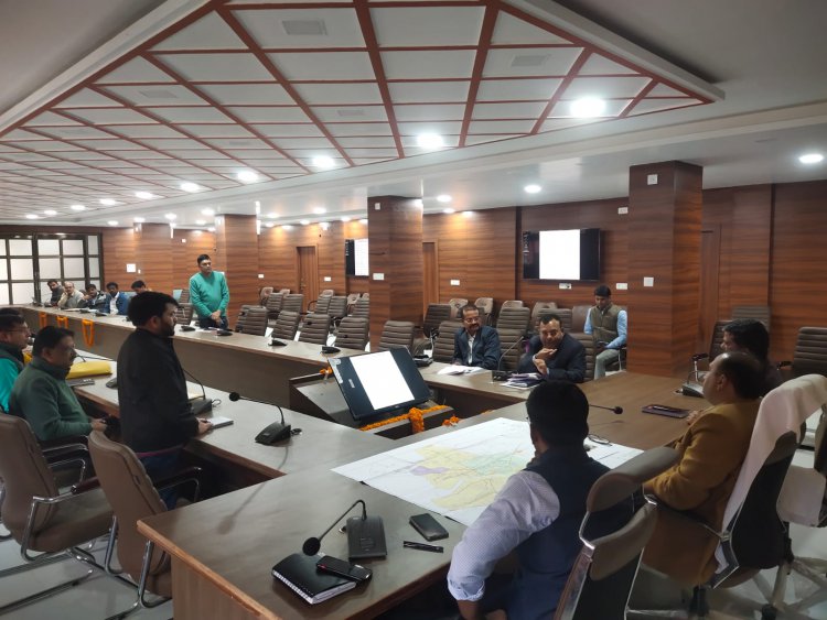 जौनपुर शहर हेतु निर्माणाधीन सीवरेज योजना की समीक्षा बैठक