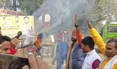 रामायण पर अभद्र टिप्पणी करने वाले स्वामी प्रसाद मौर्या का फूंका गया पुतला