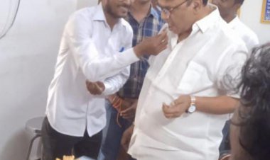 सुनील कुमार के जन्मदिन पर जौनपुर के सर्जन लाल बहादुर सिद्धार्थ ने दी बधाई