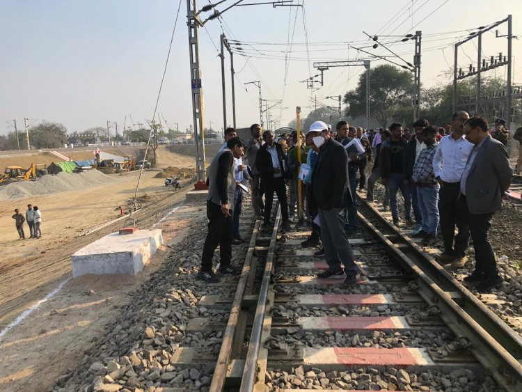 रेलखंड पर नवनिर्मित दोहरीकरण एवं विद्युतीकरण कार्य को रेल संरक्षा आयुक्त