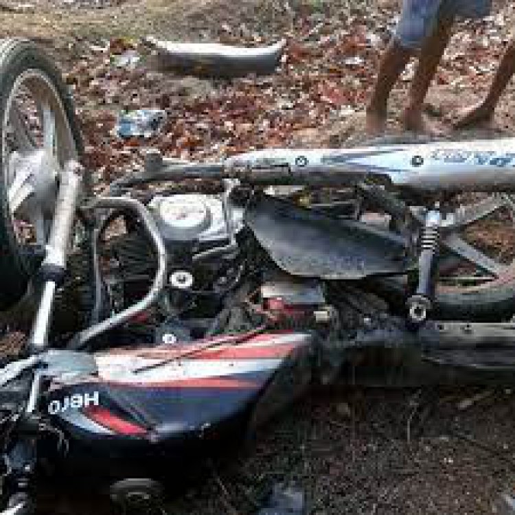 स्विफ्ट डिजायर के धक्के से बाइक सवार युवक की मौत दुसरे घायल..