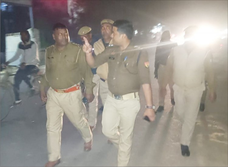 सीओ ने फोर्स के साथ धर्मापुर बाजार में किया फ्लैग मार्च