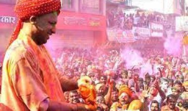 CM आदित्यनाथ ने गोरखनाथ मंदिर में मनाई होली