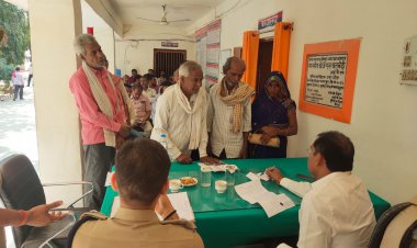 डीएम व एसपी द्वारा थाना समाधान दिवस के दौरान जनता की समस्याओं का किया गया निस्तारण