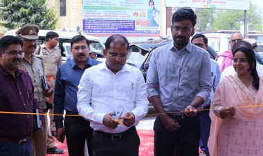 सूचना एवं जनसम्पर्क विभाग द्वारा आयोजित तीन दिवसीय प्रदर्शनी का जिलाधिकारी महोदय ने किया उद्घाटन