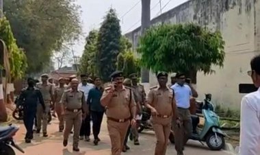 नैनी सेंट्रल जेल में पुलिस और प्रशासनिक टीम ने तलाशी अभियान चलाया है।