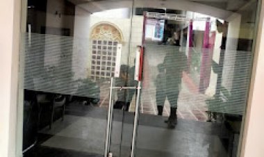 अवैध रूप से कॉकटेल पार्टी कराने के आरोप में होटल सील