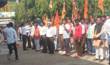 नव संवत्सर पर  स्वयं सेवक संघ कार्यकर्ताओं ने किया पद चंदवक बाजार भ्रमण.