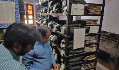 जिलाधिकारी अनुज कुमार झा द्वारा तहसील सदर के विभिन्न पटलों का आकस्मिक निरीक्षण