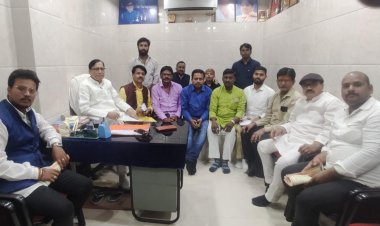 3 अप्रैल को होने वाली व्यापारी स्वाभिमान यात्रा के तैयारियों के लिए जिलाध्यक्ष पदाधिकारियों के साथ की बैठक