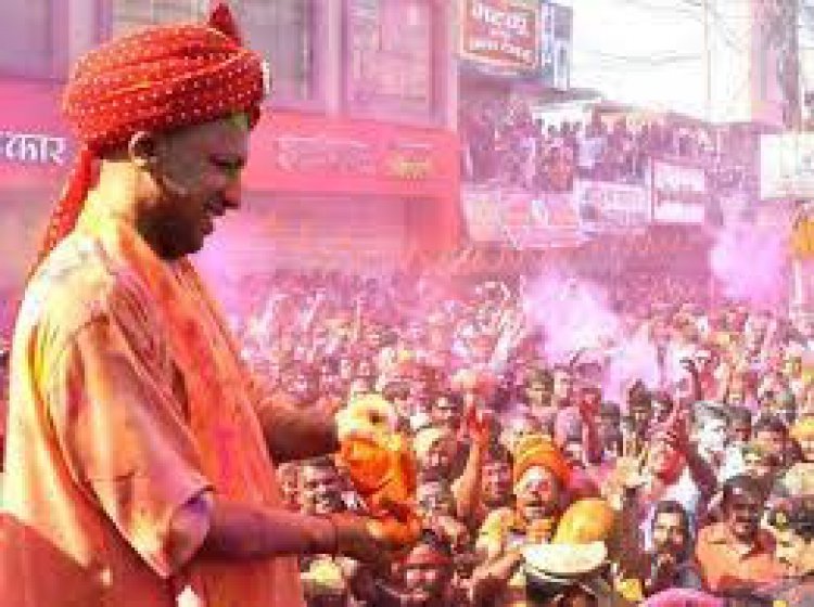 CM आदित्यनाथ ने गोरखनाथ मंदिर में मनाई होली
