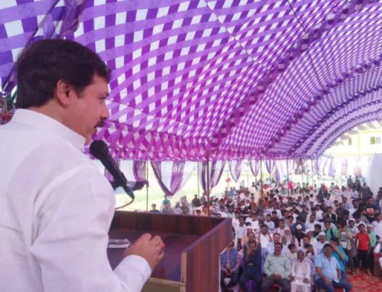 गोरारी में आसमा कालेज के वार्षिक कार्यक्रम में पहुँचे पूर्व सांसद धनंजय सिंह