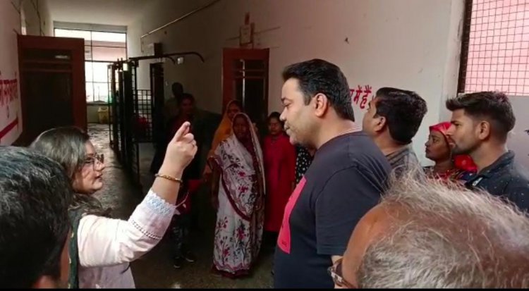 प्रसव कक्ष में गन्दगी देख भड़की एसडीएम
