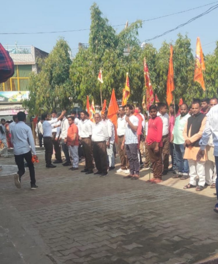 नव संवत्सर पर  स्वयं सेवक संघ कार्यकर्ताओं ने किया पद चंदवक बाजार भ्रमण.