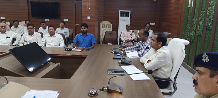 अभियोजन कार्यों की समीक्षा बैठक कलेक्ट्रेट सभागार में संपन्न हुई।