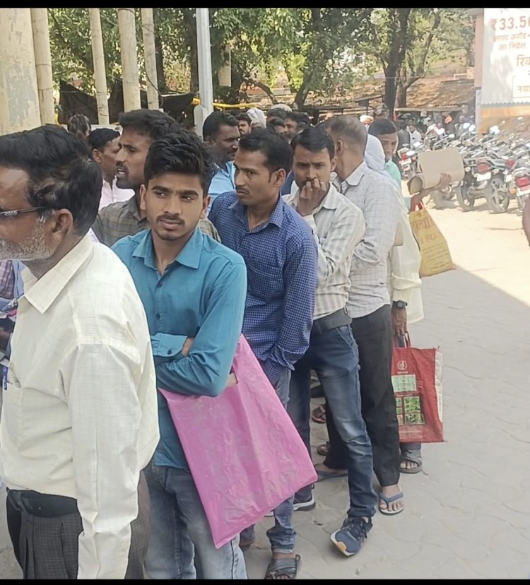 क्या गरीब होना गुनाह है, सभा, रैली, धरने, में शोभा बढ़ाने के लिए, क्या हैं  गरीब?