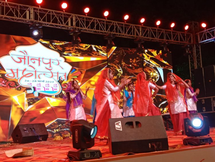 जौनपुर महोत्सव के अन्तर्गत दूसरे दिन शाही किला में भव्य एवं मनमोहक कार्यक्रम आयोजित हुए