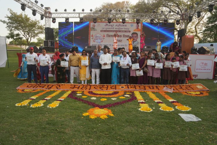 जौनपुर महोत्सव के अन्तर्गत दूसरे दिन शाही किला में भव्य एवं मनमोहक कार्यक्रम आयोजित हुए