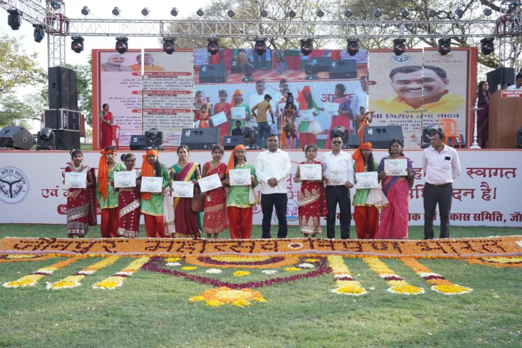 जौनपुर महोत्सव के अन्तर्गत दूसरे दिन शाही किला में भव्य एवं मनमोहक कार्यक्रम आयोजित हुए