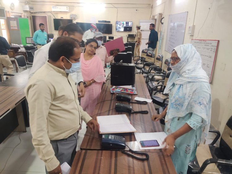 नगरीय निर्वाचन कंट्रोल रूम का निरीक्षण