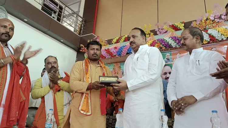 डबल इंजन की सरकार से ही हो पाएगा विकास - प्रभारी मंत्री