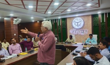 अनुज कुमार झा की अध्यक्षता में समस्त आरओ एवं एआरओ को मतगणना की पूरी तैयारी के संबंध में प्रशिक्षण दिया