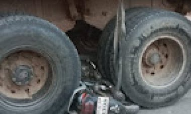 तेज रफ्तार बाइक ट्रक से टकराई, दो की मौत