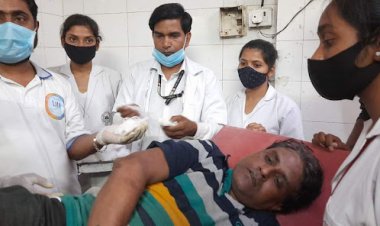 भाई के खून का बदला लेने के लिए युवक ने दीवानी न्यायालय में दो हत्यारोपी पर दागी गोलियां