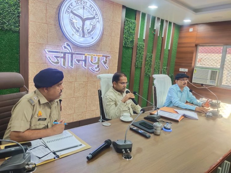 उत्तर प्रदेश राज्य/प्रवर अधीनस्थ सेवा परीक्षा 2023 की तैयारियों को लेकर बैठक कलेक्ट्रेट सभागार में संपन्न