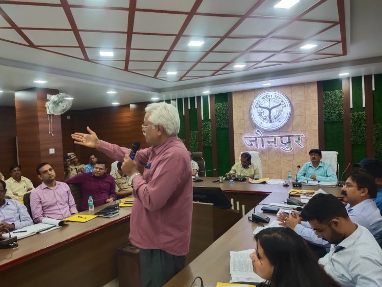 अनुज कुमार झा की अध्यक्षता में समस्त आरओ एवं एआरओ को मतगणना की पूरी तैयारी के संबंध में प्रशिक्षण दिया