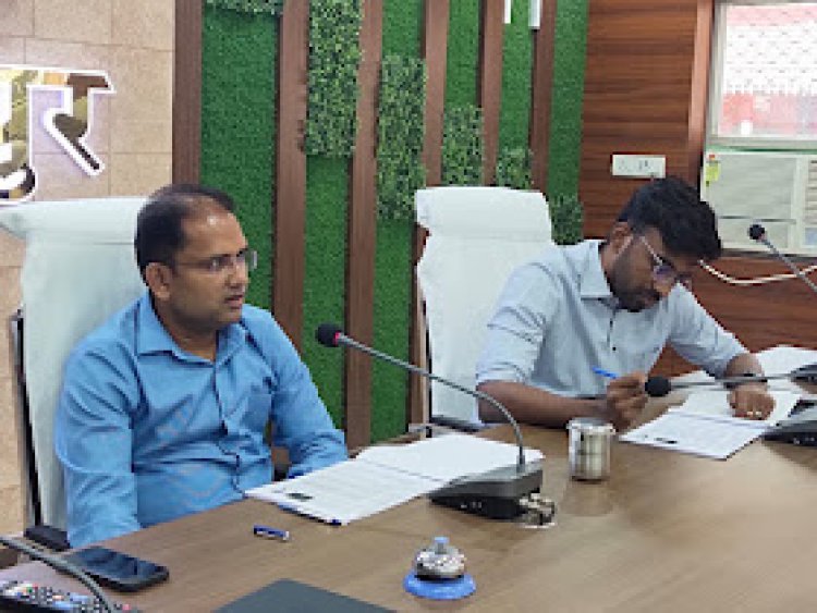 प्रगति कम देखकर डीएम ख़फ़ा ,  अधिकारियो से माँगा स्पष्टीकरण
