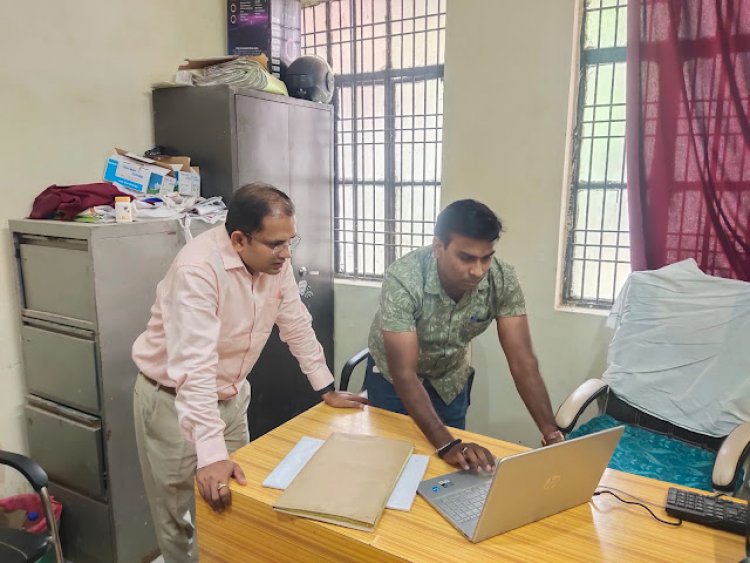 डीएम ने किया स्वास्थ्य केन्द्र मुफ्तीगंज का औचक निरीक्षण