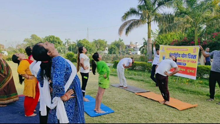 शारीरिक और मानसिक स्वास्थ के लिए योग अति आवश्यक है - - - उर्वशी सिँह