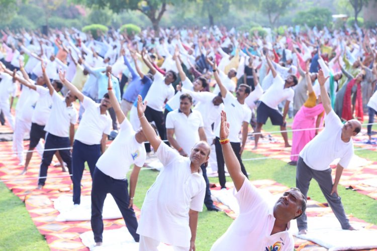 शाही किले में मनाया गया अंतरराष्ट्रीय योग दिवस हजारों लोगों ने किया योग