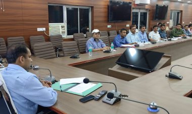 कलेक्ट्रेट सभागार में  जल जीवन मिशन के कार्यों की समीक्षा बैठक हुई संपन्न