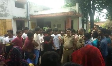 परिजनों ने शव को रखा , मुवायजे की मांग