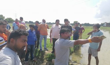 मंदुपुर गांव में विकास कार्यों की जांच करने पहुंची जांच टीम...